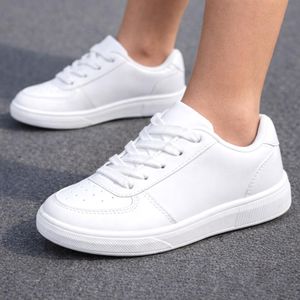 Chaussure basket de sport solide pour enfant - en gomme - blanc