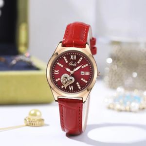 Mode Montre femme  gadi couleur rouge  bracelet en cuir 