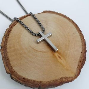 Chaîne avec crucifix 