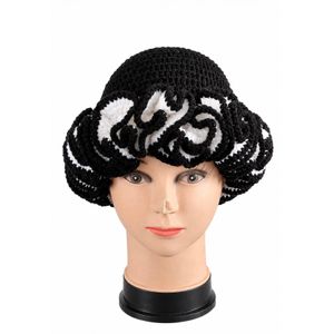 Tricotage Chapeau à froufrou en laine noir blanc 