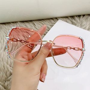 Lunettes de soleil pour femmes rose à dégradé avec strass
