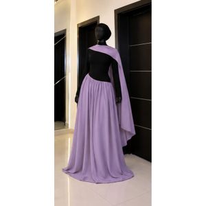 Mode Robe Longue Élégante Femme avec Cape – Design Moderne Bicolore