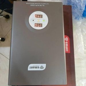 Smart  Stabilisateur Slim AVR 2000