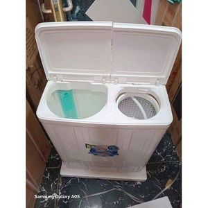 Ilux  Machine à laver de 9 kg à 2 compartiments.