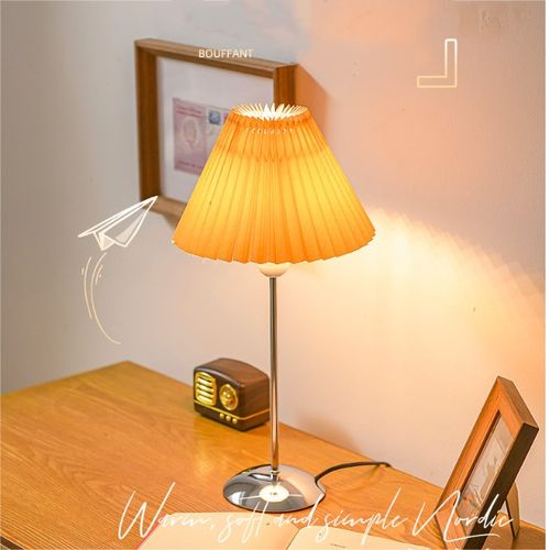 Lampe Veilleuse Près De La Table De Chevet Avec Lumière Chaude Cadre Intime  Lampe Pour Lire