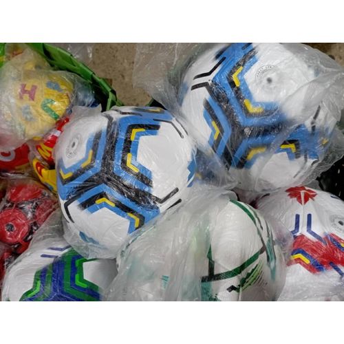 Ballon de foot gonflé en plastique