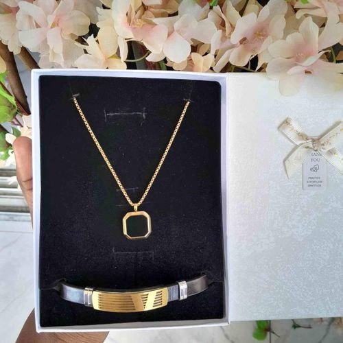 product_image_name-Fahion-Box cadeau composé de longue chaîne Homme 60cm pendentif carré incrusté de noir et bracelet couleur Doré En Acier Inoxydable idéal cadeau de saint valentin, anniversaire,  mariage, baptêmes -3