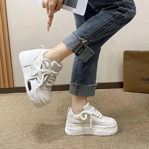 Fashion Baskets Compensées Blanches Avec Motif Étoile Et Lacets Épais.