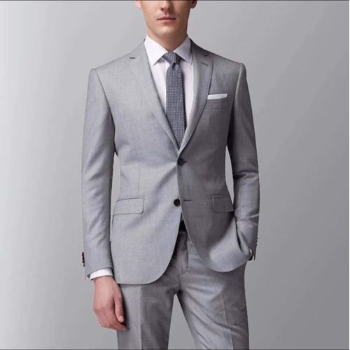 Costume gris chemise blanche deals