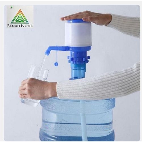 product_image_name-Generic-pompe à eau manuelle (modèle 29799) est un système de distribution par action de vide conçu pour s'adapter à la plupart des bouteilles d'eau standard (souvent de 5 à 6 gallons / 19 litre s-6