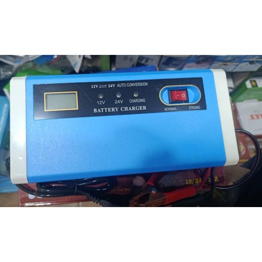 Generic Chargeur de Batterie Intelligent 12V-24V Auto Conversion – Voiture, Camion & Moto – Avec Écran LCD Digital, Pinces Crocodile & Sélecteur Normal/Strong - image 4