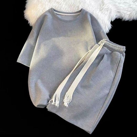 Fashion Ensemble décontracté deux pièces pour homme – T-shirt ample et short en maille gaufrée – Ensemble de sport d'été respirant (avec cordon de serrage à pompons) – Gris - image 2