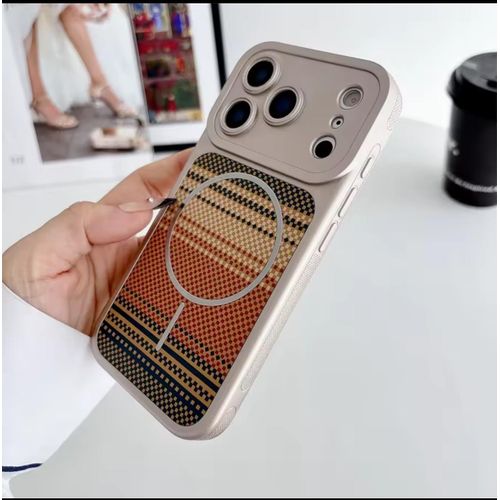 Coque iphone 17 pro max doré P11