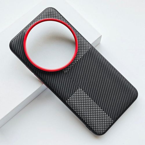 Coque Luxe texturé Carbone & Damier Xiaomi 15 Ultra – Design Sportif Noir & Cerclage Caméra Rouge